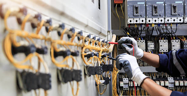 Professional Electrician technician working in Johnsburg, IL